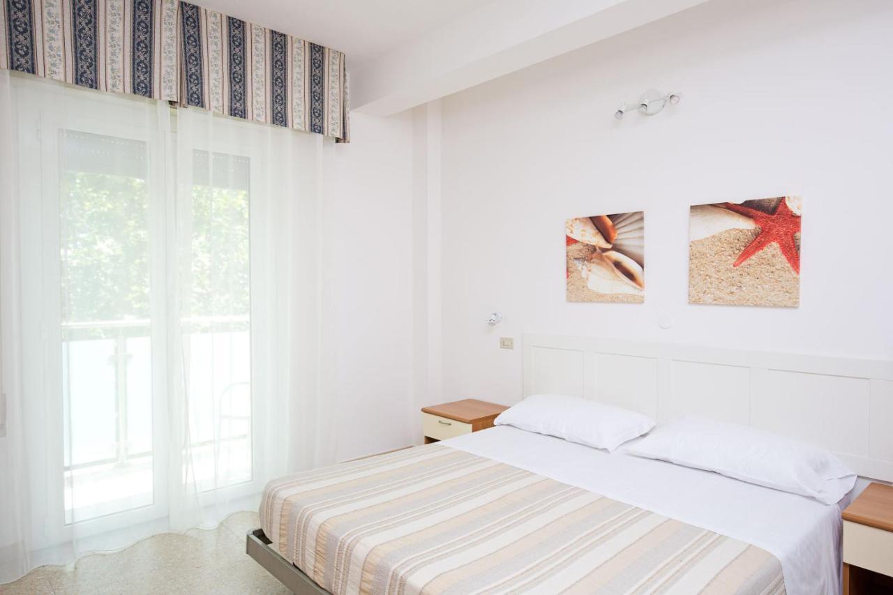 Hotel Helios ริชโชเน ภายนอก รูปภาพ